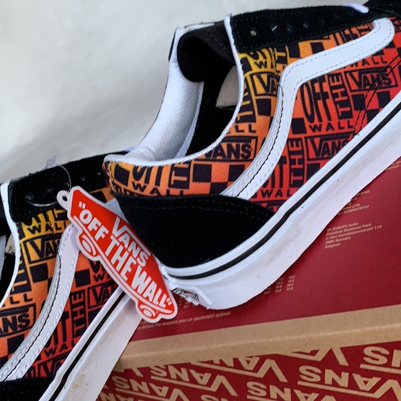 VANS OLD SKOOL LOGO FLAME BLACK/TRUE WHITE WMNS - Picture 13 of 14